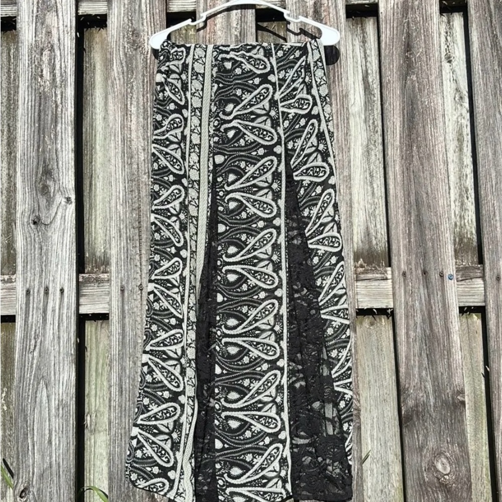 Black and White Paisley Lace Skirt
